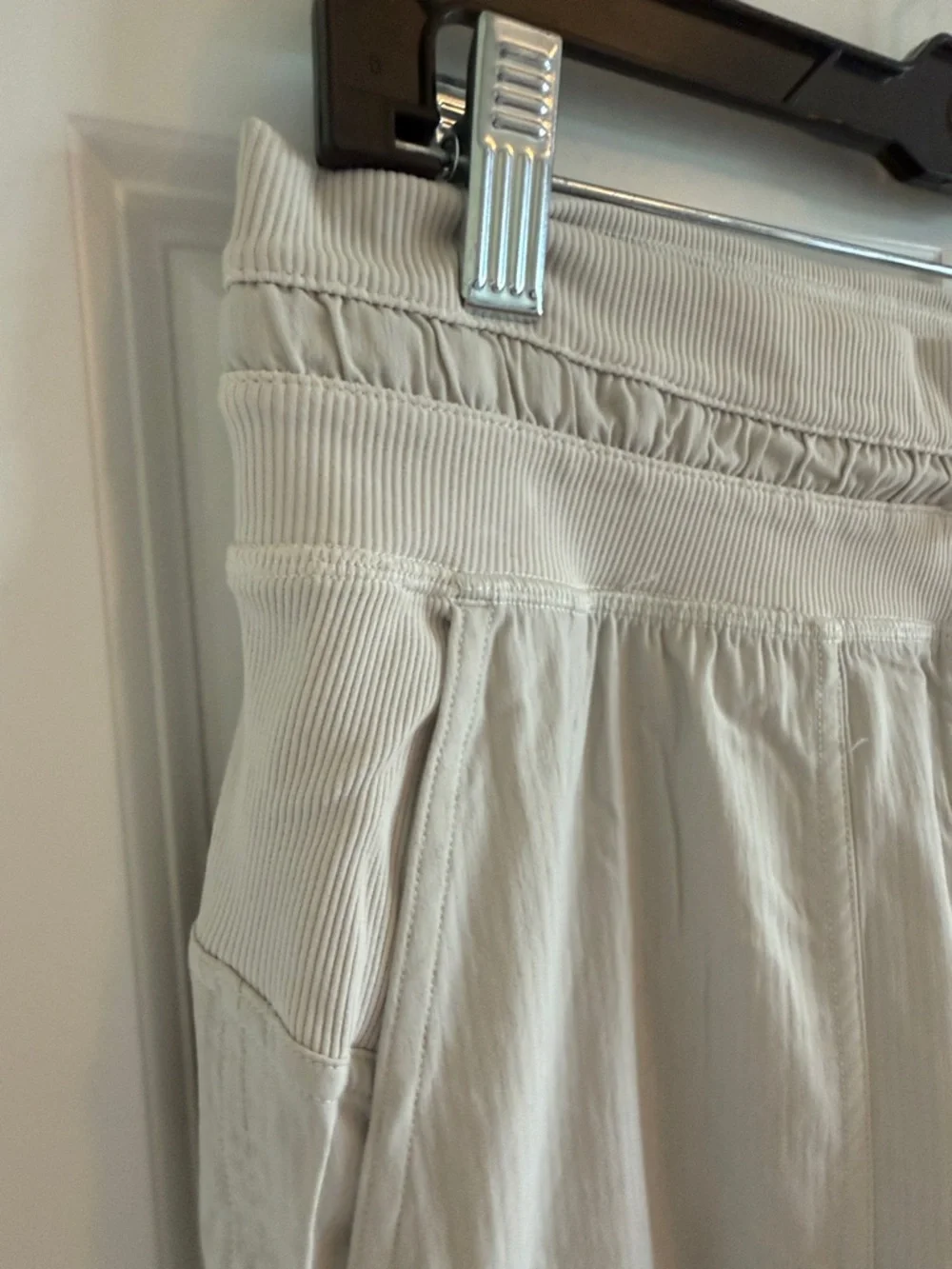 Lululemon Dance Studio Mid-Rise Joggers in Beige Size 10
